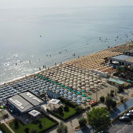 Hotel Esperia Alba Adriatica Εξωτερικό φωτογραφία