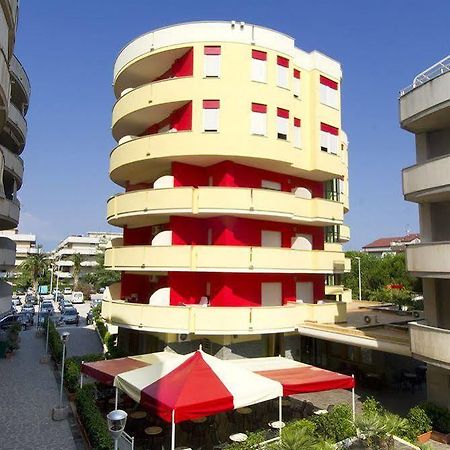 Hotel Esperia Alba Adriatica Εξωτερικό φωτογραφία