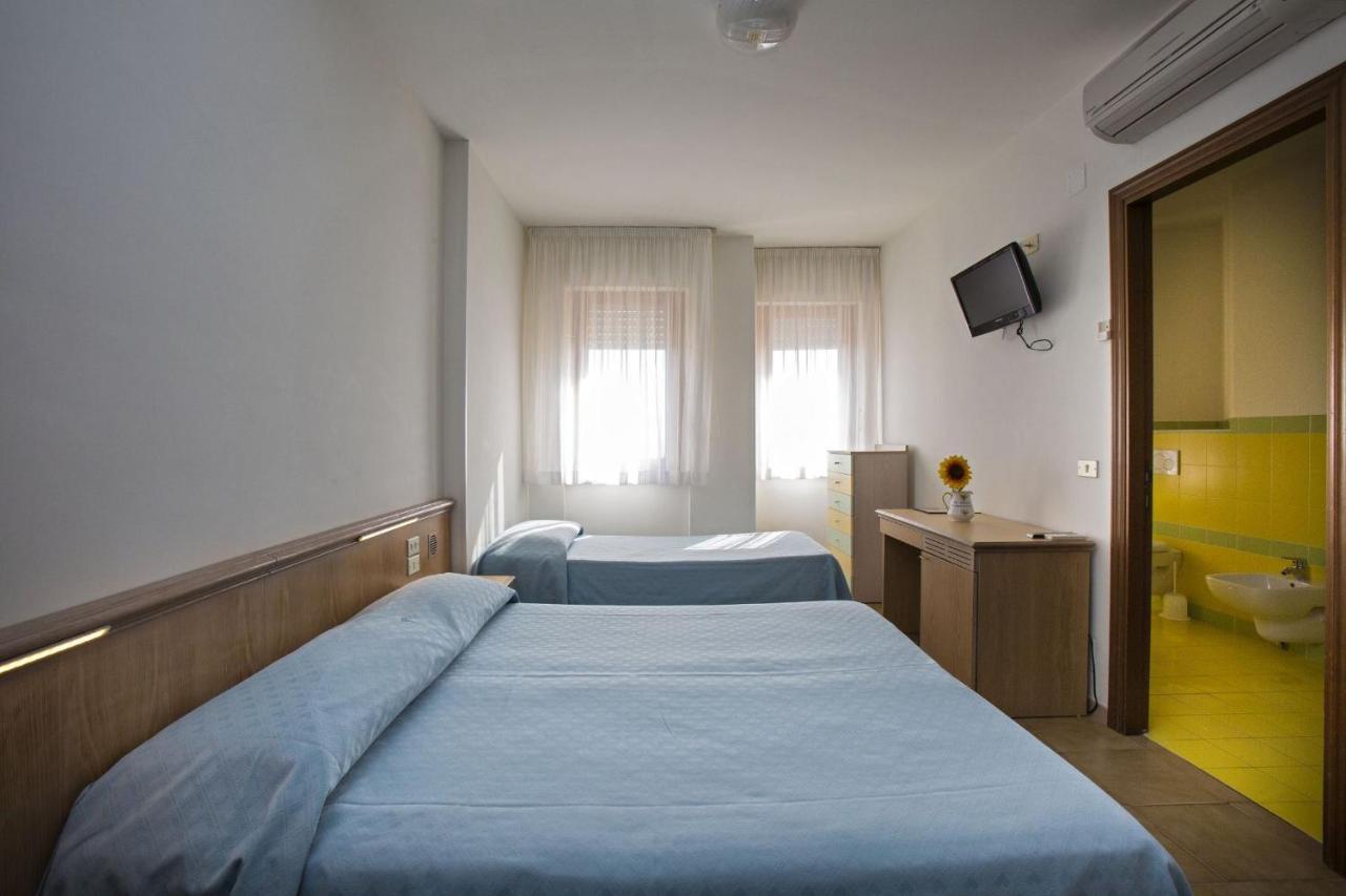 Hotel Esperia Alba Adriatica Εξωτερικό φωτογραφία