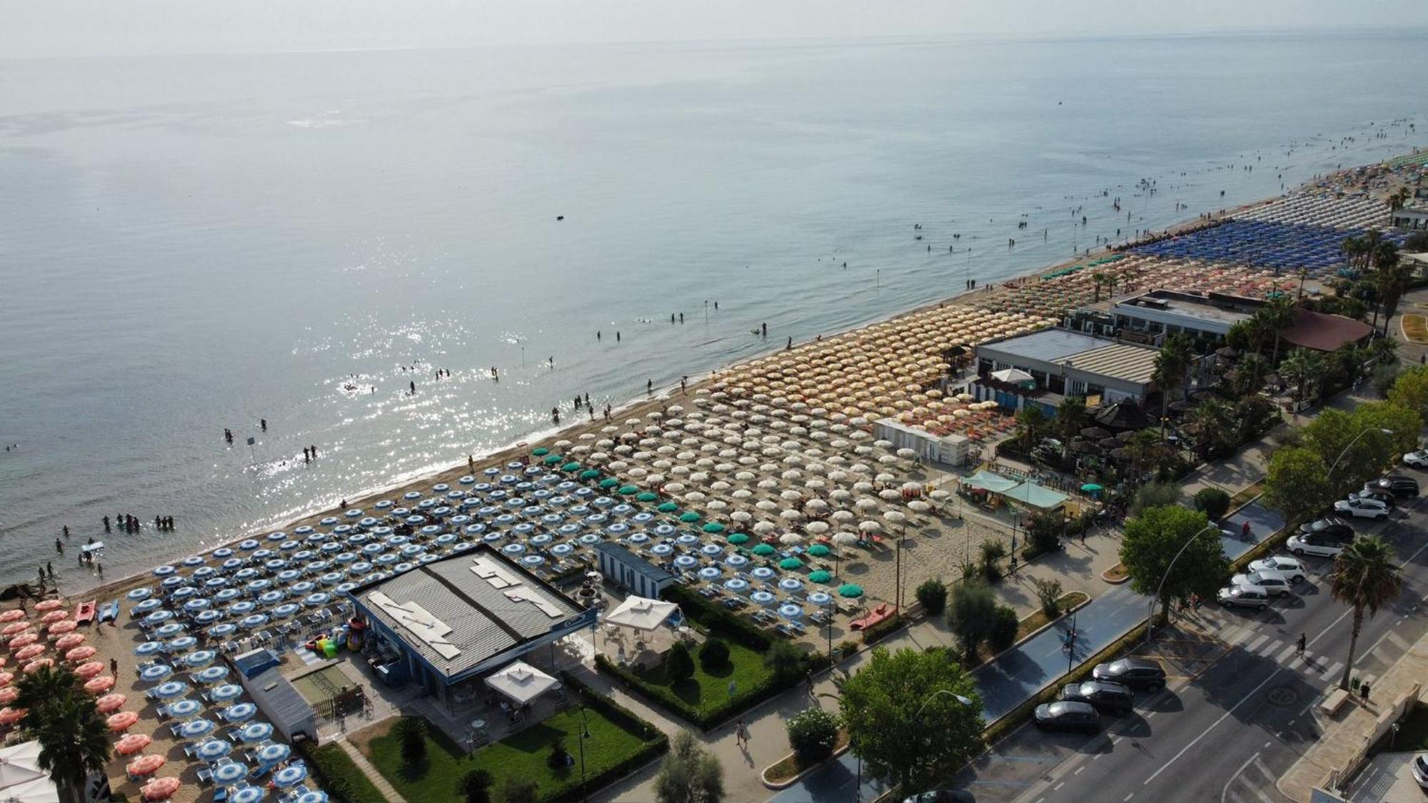 Hotel Esperia Alba Adriatica Εξωτερικό φωτογραφία