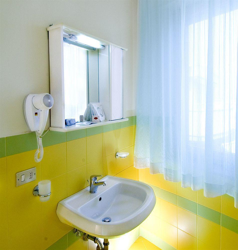 Hotel Esperia Alba Adriatica Εξωτερικό φωτογραφία