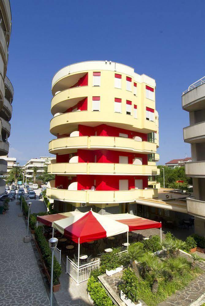 Hotel Esperia Alba Adriatica Εξωτερικό φωτογραφία