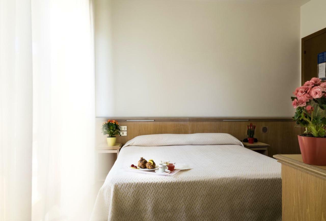 Hotel Esperia Alba Adriatica Εξωτερικό φωτογραφία