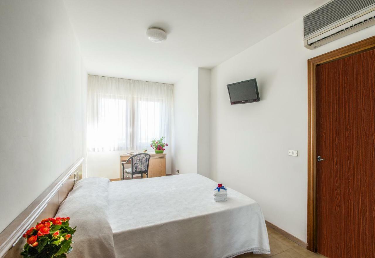 Hotel Esperia Alba Adriatica Εξωτερικό φωτογραφία