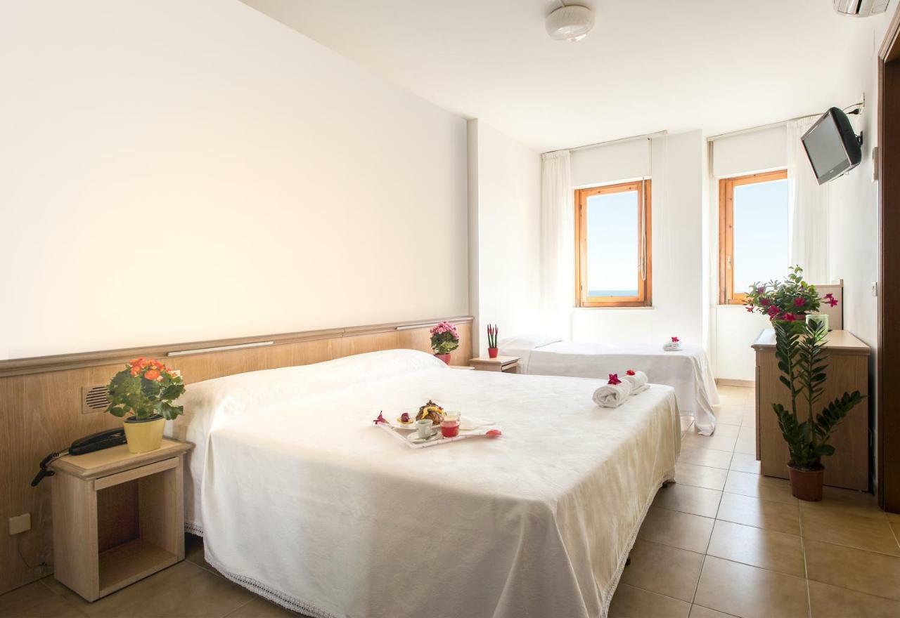 Hotel Esperia Alba Adriatica Εξωτερικό φωτογραφία